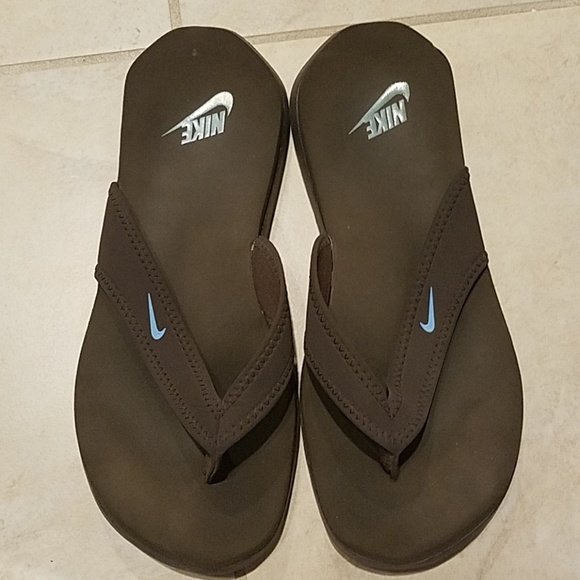 brown nike flip flops